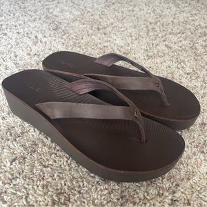 Olokai Ao Loa Wedge Brown Leather Thong Flip Flops Women’s 8 NEW Without Box